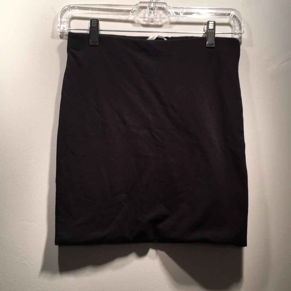 H&M mini basic black skirt